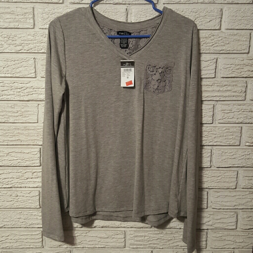 Women's Rue 21 Top Size Medium